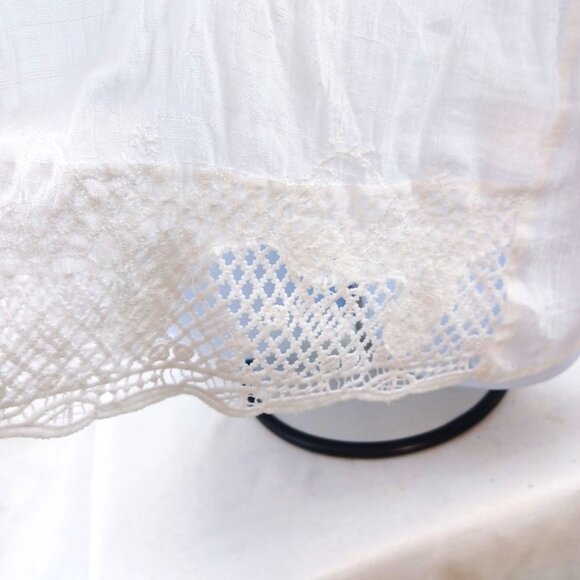 Vintage-Inspired White Long-Sleeve Button-Up Blouse With Crochet Lace Hem & Roll - Picture 6 of 10